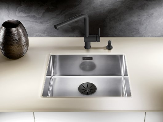 יציאת אינפינו עם אוברפלאו גוון שחור