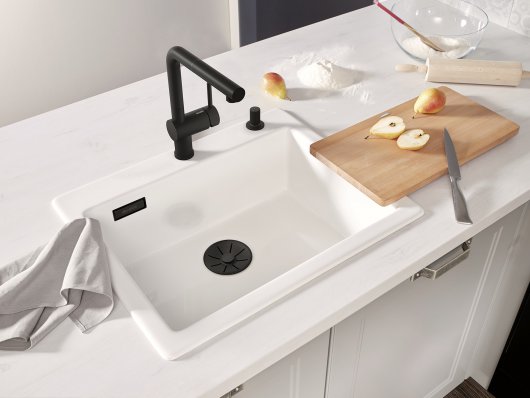 יציאת אינפינו עם אוברפלאו גוון שחור