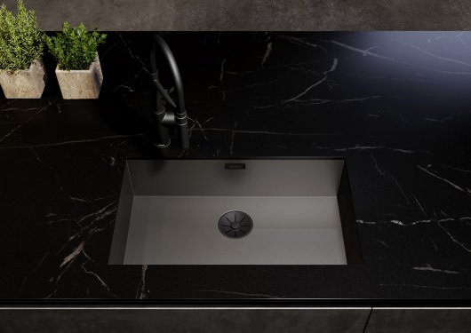 יציאת אינפינו עם אוברפלאו גוון שחור