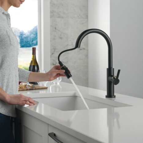 ברז מטבח ניקולי מעוגל DELTA